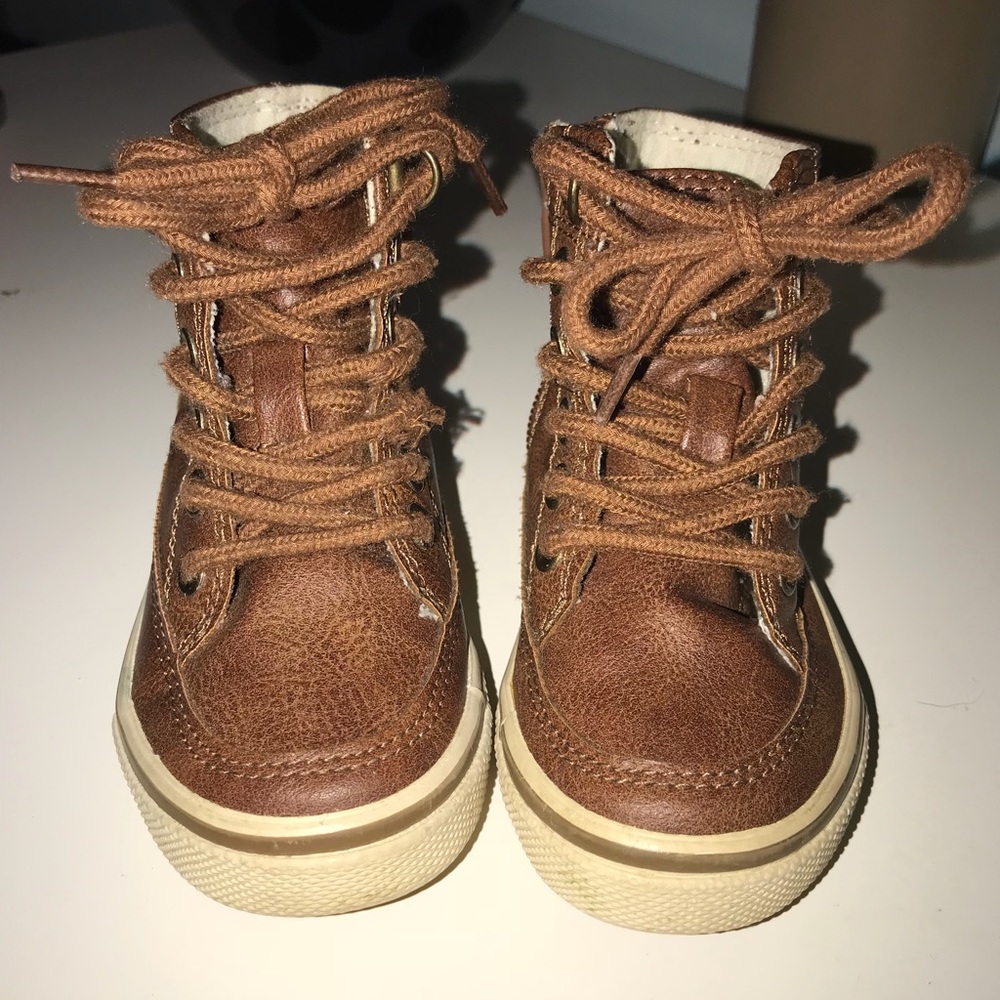 Cherokee Haywood Hightop brown shoe